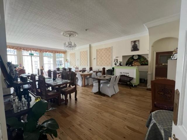 אמסבורי Antrobus Hotel מראה חיצוני תמונה