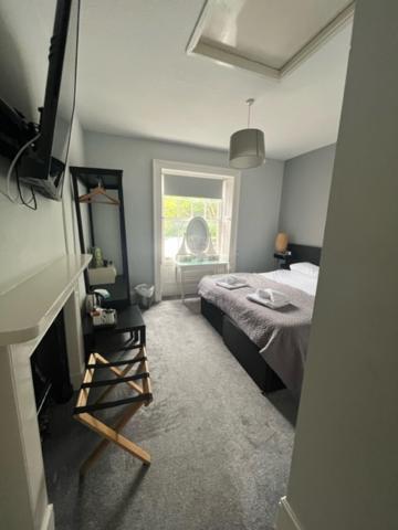 אמסבורי Antrobus Hotel מראה חיצוני תמונה