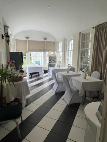 אמסבורי Antrobus Hotel מראה חיצוני תמונה