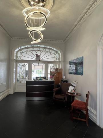 אמסבורי Antrobus Hotel מראה חיצוני תמונה